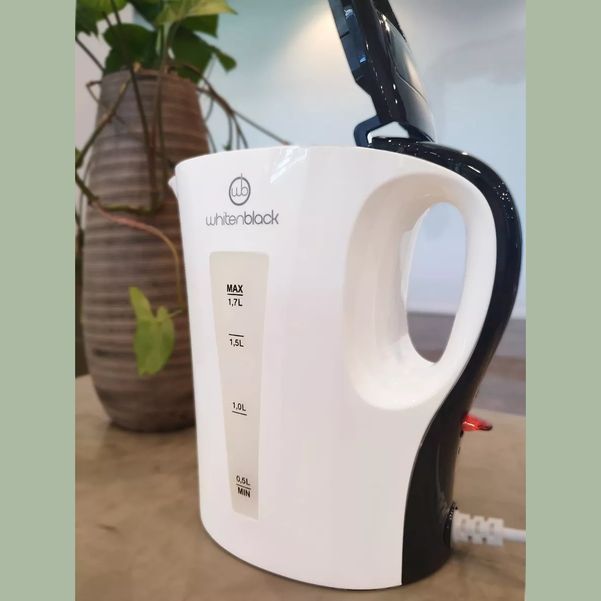 PAVA WHITENBLACK APWB17 1.7LT CON CORTE 2200W